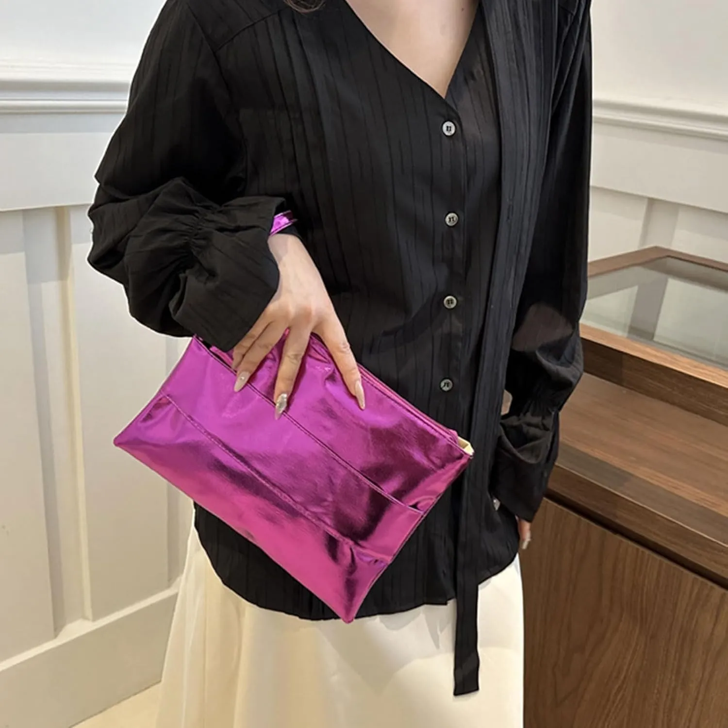 Fashionable Metallic PU Leather Envelope Clutches Bag for Women Elegant Wristlet Purse Handbag with Spacious Interior